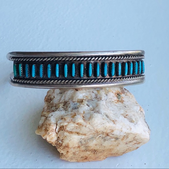 VTG ZUNI NEEDLEPOINT STERLING TURQUOISE CUFF, RING, BROOCH/PENDANT & EARRINGS - Picture 12 of 16